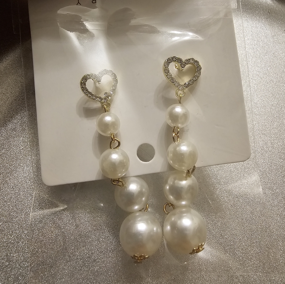 4 pieces of beautiful and colorful earrings